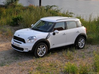 The gauche face of MINI - the new Countryman