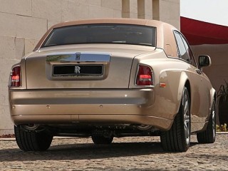Rolls Royce Phantom, in brown with a brown Everflex roof. STOP IT!